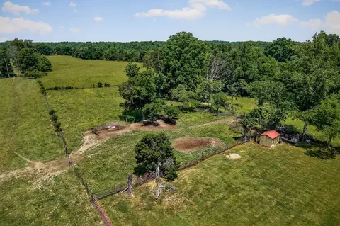 Exterior - 8495 Baxter Rd, Baxter, TN 38544 photo 2 of 11