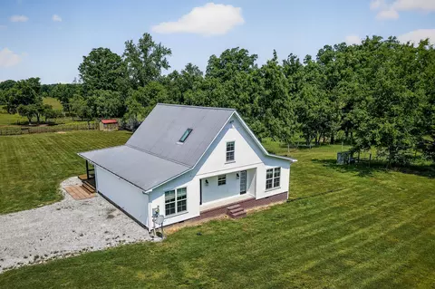 Exterior - 8495 Baxter Rd, Baxter, TN 38544 photo 3 of 11
