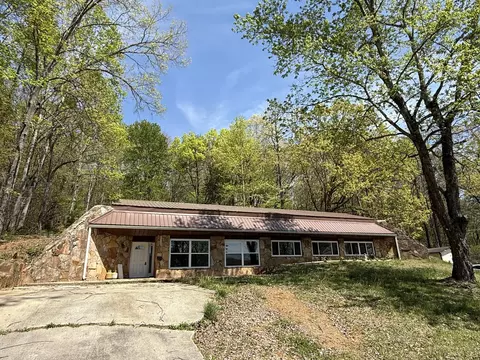 522 College Grove Rd, Rockwood, TN 37854