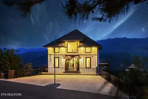 922 Piney Butt Way, Gatlinburg, TN 37738