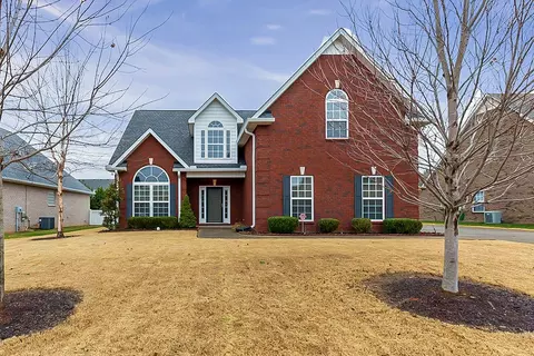 1318 Davy Crockett Dr, Murfreesboro, TN 37129