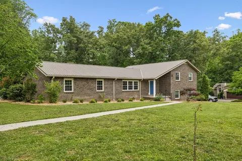 220 Lakewood Dr, Tullahoma, TN 37388