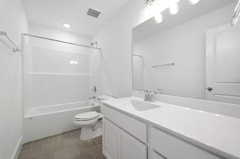Bath - 7247 Fairlawn Dr, Fairview, TN 37062 photo 4 of 5
