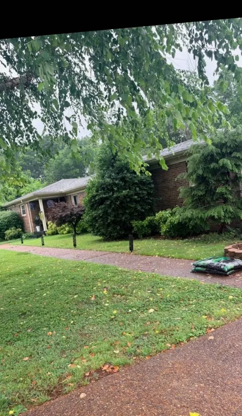 216 Bartonwood Dr, Lebanon, TN 37087