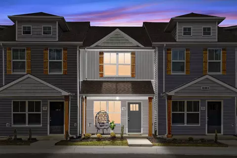 106 Quarry Point Dr, Clarksville, TN 37043