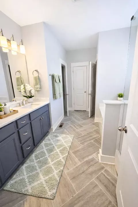 Bath - 642 Beamon Dr, Franklin, TN 37064 photo 2 of 4