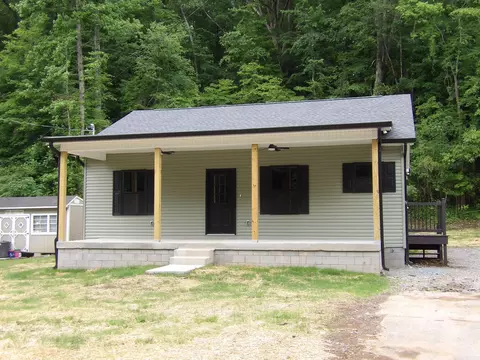 302 W Richland Ave, Waverly, TN 37185