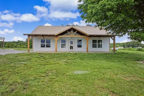 8 Self Rd, Lawrenceburg, TN 38464