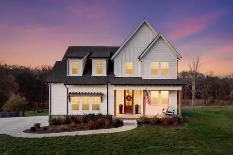 1233 Hartsfield Dr, Columbia, TN 38401