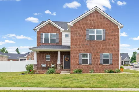719 Reflections Ln, Pleasant View, TN 37146