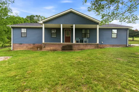 615 Rogues Fork Rd, Bethpage, TN 37022