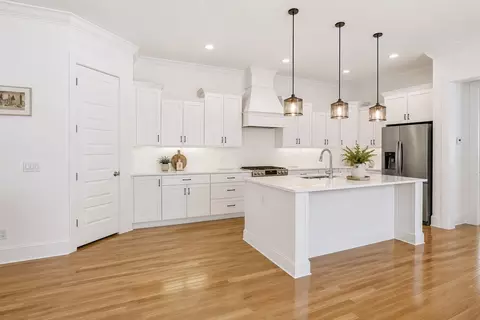 Kitchen - 2012 Erwin St, Franklin, TN 37064 photo 2 of 2