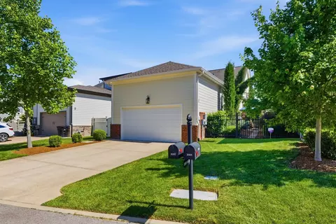 Exterior - 2012 Erwin St, Franklin, TN 37064 photo 11 of 16