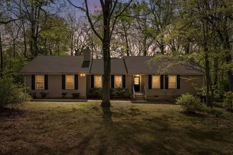 3706 Wilson Ave, Signal Mountain, TN 37377