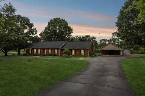 1701 Logan Dr, Columbia, TN 38401