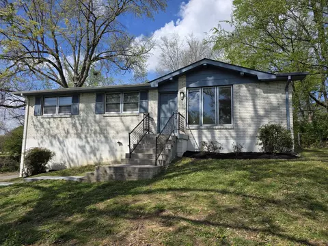 125 Curtis Cross Rds, Hendersonville, TN 37075