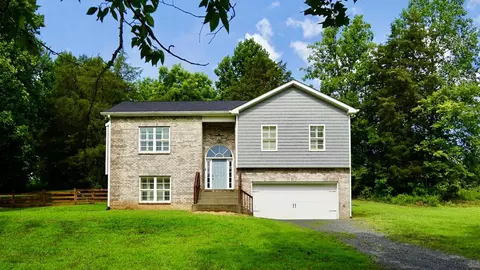 2004 Mcmahan Hollow Rd, Pleasant View, TN 37146