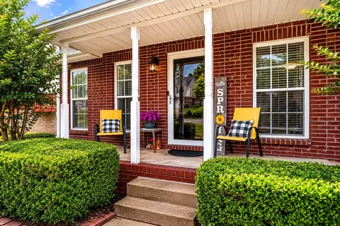 644 Foxfield Dr, Clarksville, TN 37042