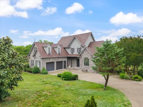 2216 Twin Peaks Ct, Spring Hill, TN 37174