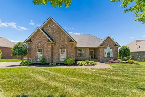 1038 Briarwood Dr, Cottontown, TN 37048