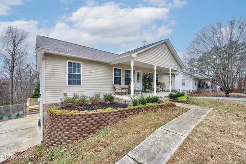 1479 Green Acres Dr, Newport, TN 37821