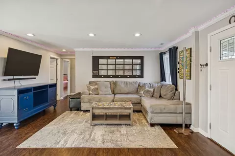 Living - 411 Purtle Rd, Lafayette, TN 37083 photo 3 of 3