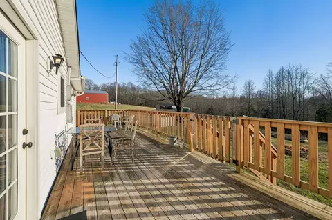 Exterior - 411 Purtle Rd, Lafayette, TN 37083 photo 4 of 12