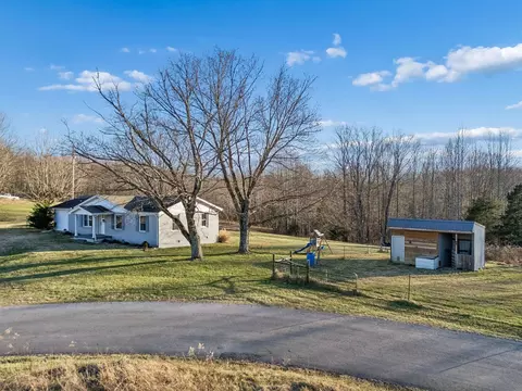 Exterior - 411 Purtle Rd, Lafayette, TN 37083 photo 10 of 12