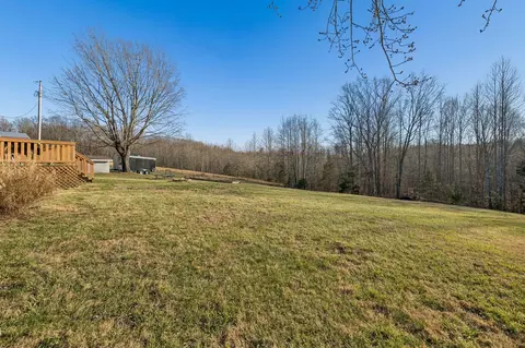 Exterior - 411 Purtle Rd, Lafayette, TN 37083 photo 8 of 12