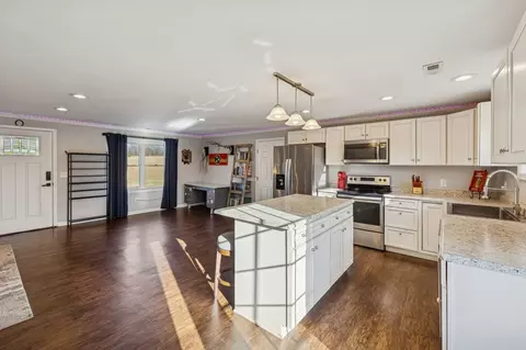 Kitchen - 411 Purtle Rd, Lafayette, TN 37083 photo 4 of 4