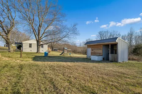 Exterior - 411 Purtle Rd, Lafayette, TN 37083 photo 9 of 12
