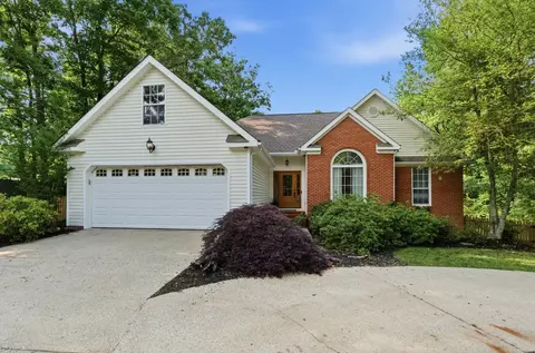 6933 Sawtooth Dr, Ooltewah, TN 37363