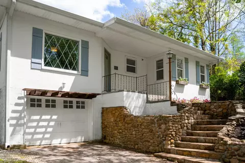 21 Dowlen Rd, Hixson, TN 37343