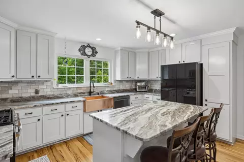 Kitchen - 7916 E Plunders Creek Rd, Dickson, TN 37055 photo 1 of 3