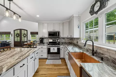 Kitchen - 7916 E Plunders Creek Rd, Dickson, TN 37055 photo 3 of 3
