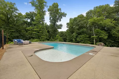 Exterior - 7916 E Plunders Creek Rd, Dickson, TN 37055 photo 10 of 14