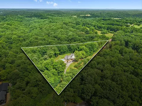 View/Area - 7916 E Plunders Creek Rd, Dickson, TN 37055 photo 1 of 2