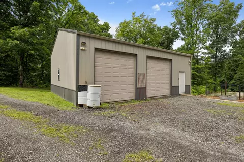 Exterior - 7916 E Plunders Creek Rd, Dickson, TN 37055 photo 11 of 14