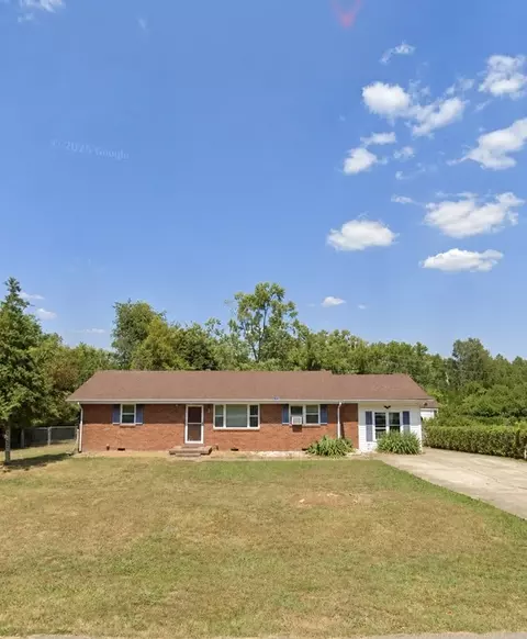 19 Gino Dr, Clarksville, TN 37042