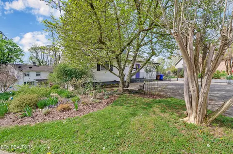 101 Tabor Rd, Oak Ridge, TN 37830