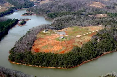 8 Shiners Bluff Dr, Madisonville, TN 37354