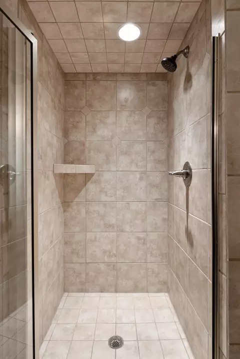 Bath - 315 Haddon Ct, Franklin, TN 37067 photo 9 of 10
