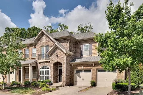 2045 Traemoor Village Dr, Nashville, TN 37209