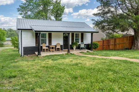 903 N B St, Lenoir City, TN 37771