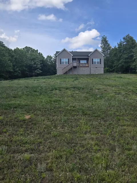 2650 N Hurricane Creek Rd, Mcewen, TN 37101