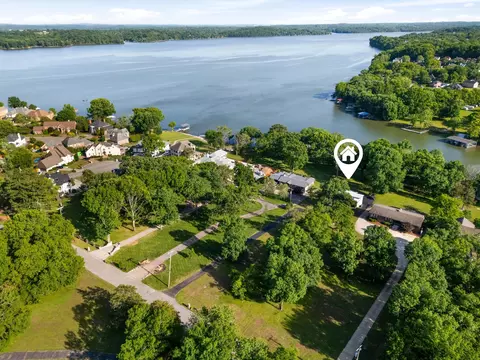 179 Snug Harbor Dr, Hendersonville, TN 37075