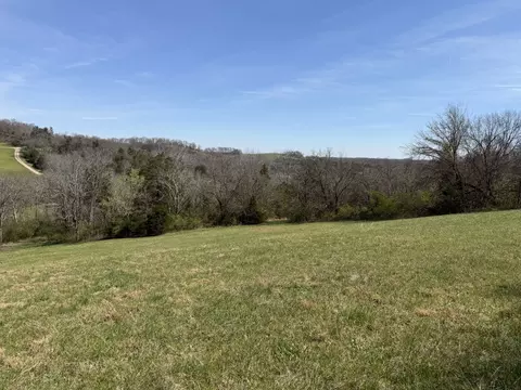 12 Fly Rd, Santa Fe, TN 38482
