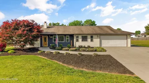 1631 Sams Dr, Dandridge, TN 37725