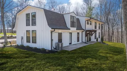 Exterior - 1510 E Piney Rd, Dickson, TN 37055 photo 3 of 7