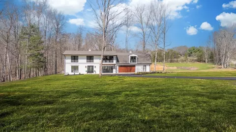 Exterior - 1510 E Piney Rd, Dickson, TN 37055 photo 1 of 7